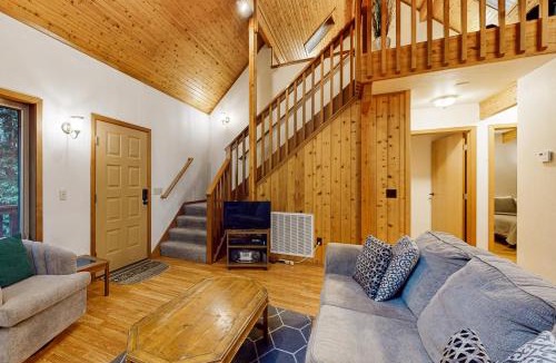 Mendocino House | Redwood Rest Getaway - Cedar Home with Loft & Deck