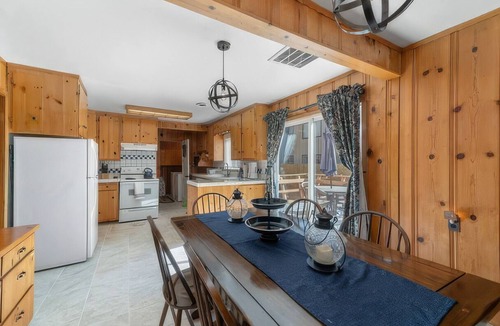 Al Tahoe Cabin | Regan Beach Cabin w/Huge Yard | Walk to Lake