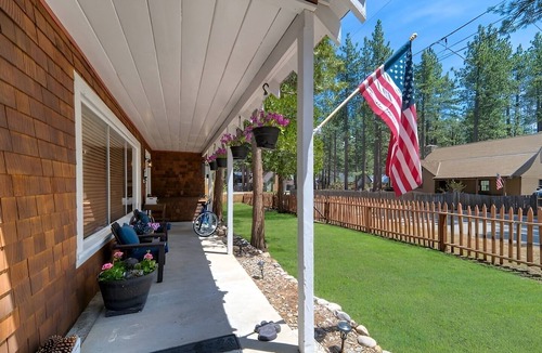Al Tahoe Cabin | Regan Beach Cabin w/Huge Yard | Walk to Lake