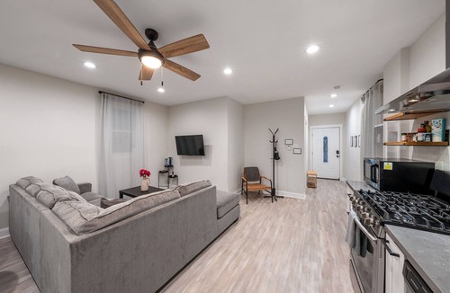 Prescott House | Relax at a Charming West Oakland Victorian