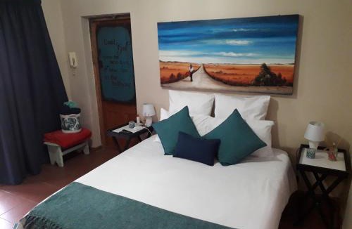 Waverley Apartment | Relax in Joy & Mignon for a bushveld Feeling