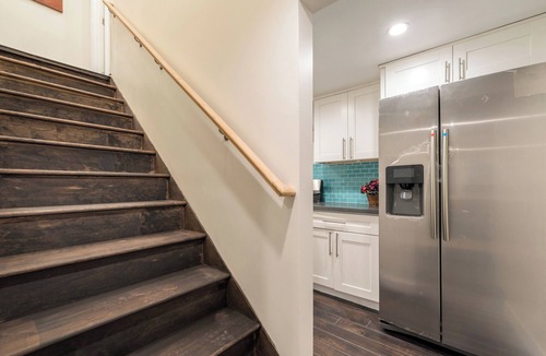 Oakland House | Relax in the bay. City View. Free parking on site.