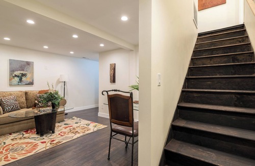 Oakland House | Relax in the bay. City View. Free parking on site.