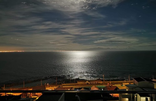 Glencairn Apartment | RELAX,REVIVE & RESET and Enjoy the Sounds of the Sea!
