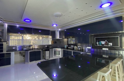 Parow North House | Relax & Unwind in Parow North !