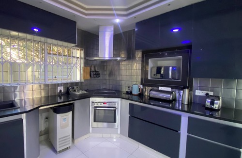 Parow North House | Relax & Unwind in Parow North !