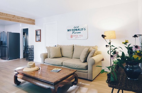 Apple Hill Cottage | Relaxing Cozy 1-bedroom Cottage With a Beautiful Bathroom