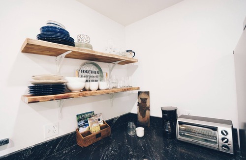 Apple Hill Cottage | Relaxing Cozy 1-bedroom Cottage With a Beautiful Bathroom