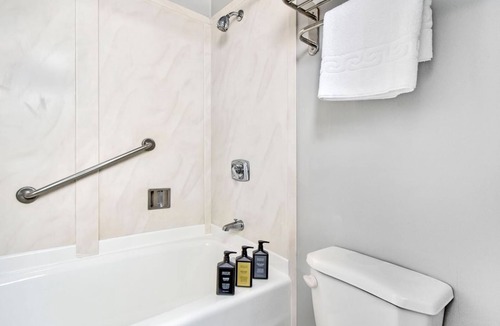 Downtown San Francisco Hotel | Relaxing Double Room with Rooftop Pool, Near Pier 39 & Coit Tower