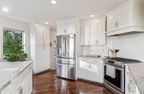 El Granada House | Relaxing Home – ocean views w/hot tub, & short walk to beach!