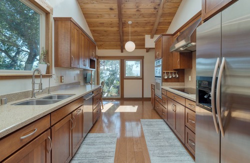Del Monte Forest House | Relaxing Retreat with A+ Design, Near Beaches | Serene Crest by AvantStay
