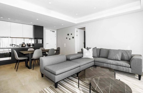 Greater Johannesburg Metropolitan Area Apartment | Remarkable 2-Bed Apartment in Johannesburg