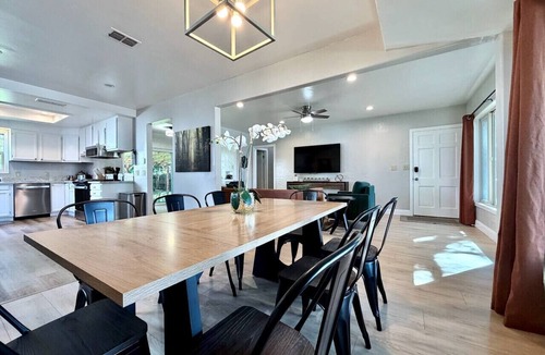 West Sacramento House | Remodeled Minutes to Sutter Park & Golden One