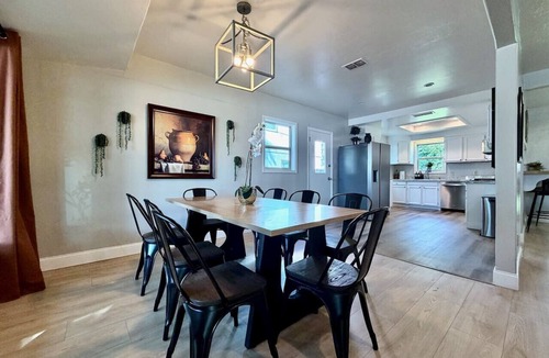 West Sacramento House | Remodeled Minutes to Sutter Park & Golden One