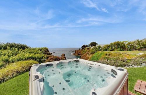 Mendocino House | Remodeled oceanfront estate with Studio Cottage