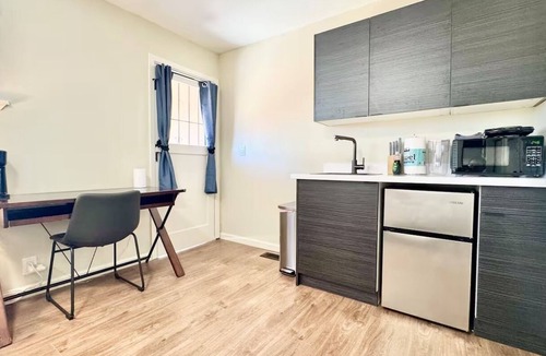 San Jose House | Remodeled Spanish Bungalow Suite Short Walk to SJSU + Parking