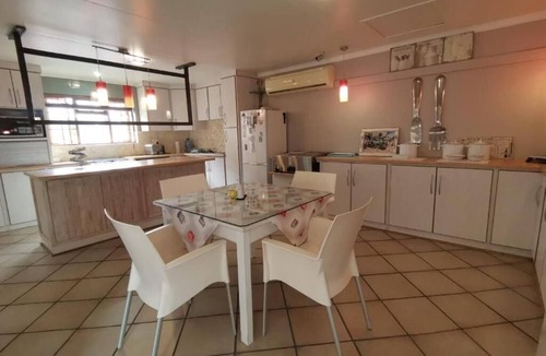 Douglas Hotel | Rene's Guest House