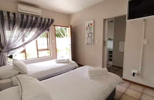 Douglas Hotel | Rene's Guest House