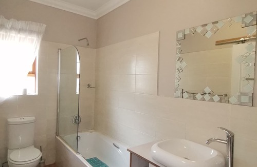 Douglas Hotel | Rene's Guest House