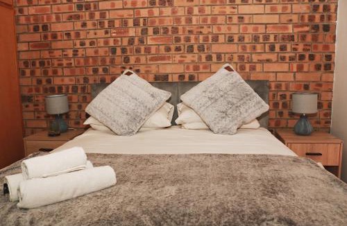Kimberley Hotel | Renosterberg by KLG