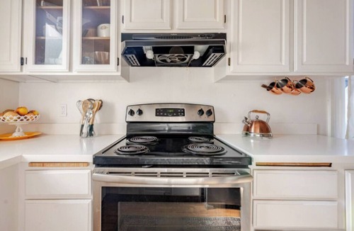 West End House | Renovated 1932 San Rafael 3bed 2bath house, close to 101 shops banks restaurants