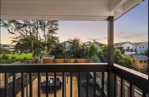 Half Moon Bay House | Renovated Coastal Retreat - 8 min walk to Ocean Bluffs