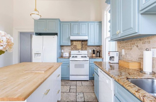 Prescott House | Renovated Historic House minutes from SF!