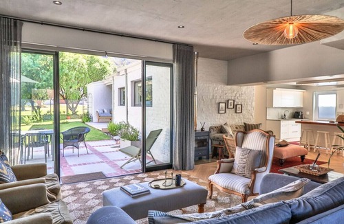 Voelklip House | Reservoir House | Elegant design | Easy living!