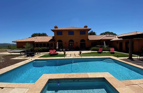 Pope Valley House | Resplendent Villa Retreat in the Wine Country
