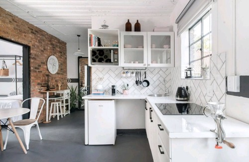 Centurion House | Retro-Vintage New Yorker Apartment in Centurion