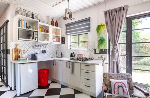 Centurion House | Retro-vintage New Yorker Apartment in Centurion