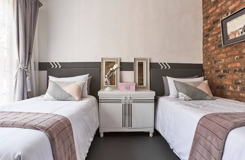 The Reeds Hotel | Retro-vintage New Yorker Apartment in Centurion