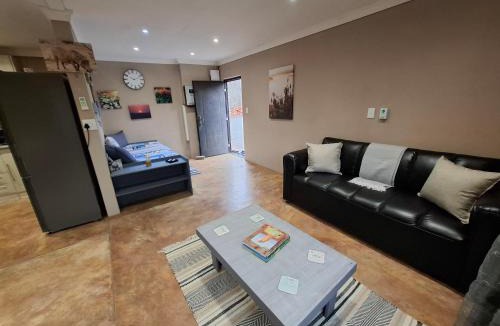 Marloth Park House | Rhino Cottage