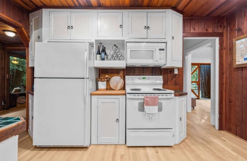 Lexington Hills House | Rhythm and Redwoods Treehouse