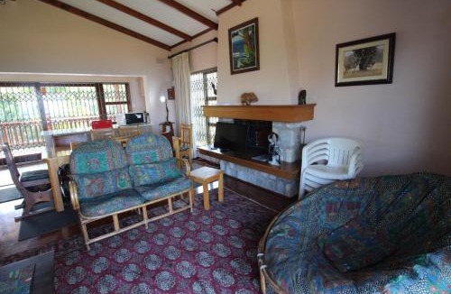 Uvongo House | Ridge road 18 Holiday House