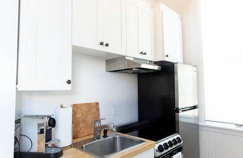 Healdsburg House | Right in the heart of Healdsburg lies this charming two-bedroom house