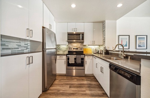 Rincon Hill Apartment | Rincon Hill 1 BR w/Office by Anyplace - 11447