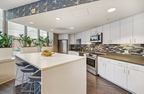 Rincon Hill Apartment | Rincon Hill 1 BR w/Office by Anyplace - 11446