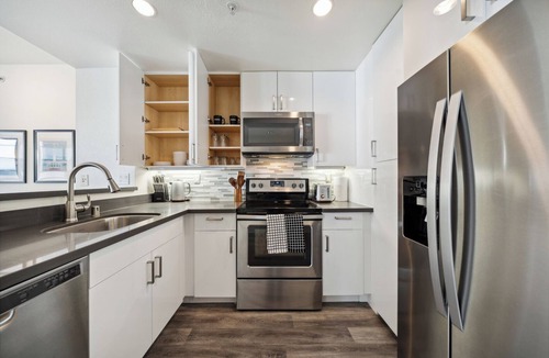 Rincon Hill Apartment | Rincon Hill 1 BR w/Office by Anyplace - 11446