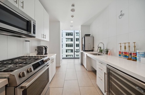 Rincon Hill Apartment | Rincon Hill 1 BR w/Office by Anyplace - 11457