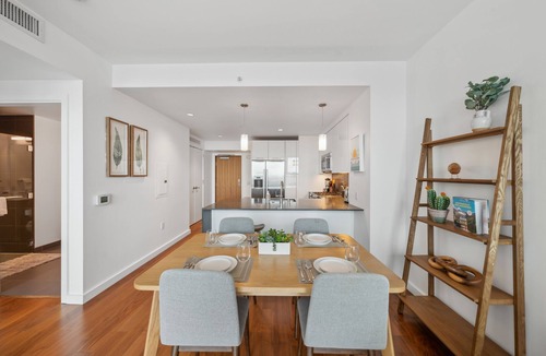 Rincon Hill Apartment | Rincon Hill 1 BR w/Office by Anyplace - 11654