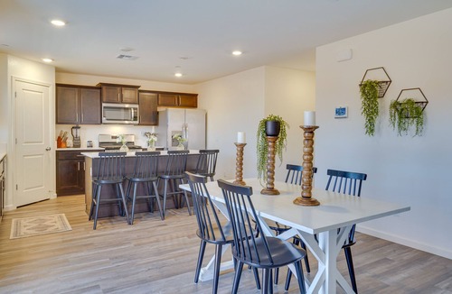 Oakdale House | Riverbank Vacation Rental ~ 10 Mi to Modesto!