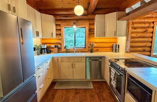 Northwood Cabin | Riverfront cabin, hot tub, private dock, redwoods, ping-pong, foosball