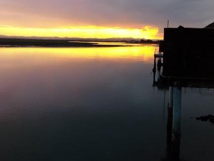 Bluewater Bay House | Riverfront close to beach