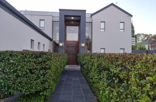 Parys House | Riverfront Golf Estate House