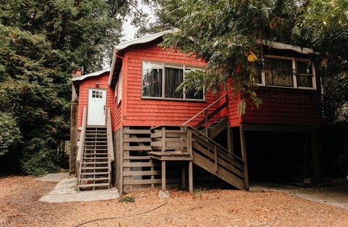 Hacienda Cabin | Riverside love shack