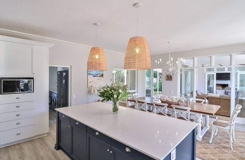 Onrus Villa | Riverside Manor | Banks of Onrus lagoon | Premier villa