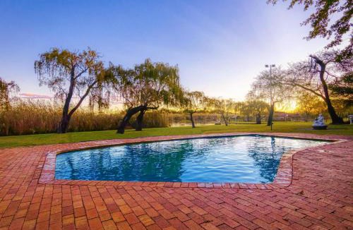 Vanderbijlpark House | Riverside Rhapsody, Vaal River, Vanderbijlpark, 6 Adults and 4 Children