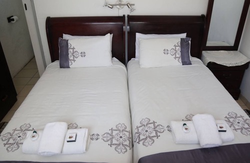 Mmabatho House | Roba Monakedi Guest Lodge