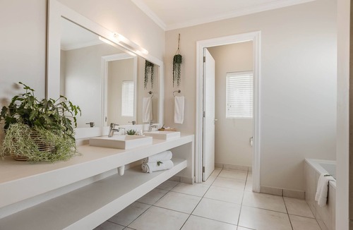 Robberg Beach House | Robberg Beach Lodge - Lion Roars Hotels & Lodges